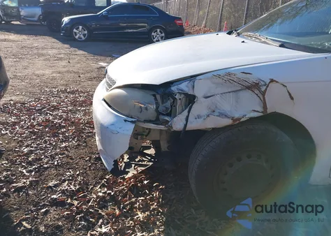 2002 Toyota Camry Le z USA, uszkodzony, nr VIN 4T1BE32K32U104497